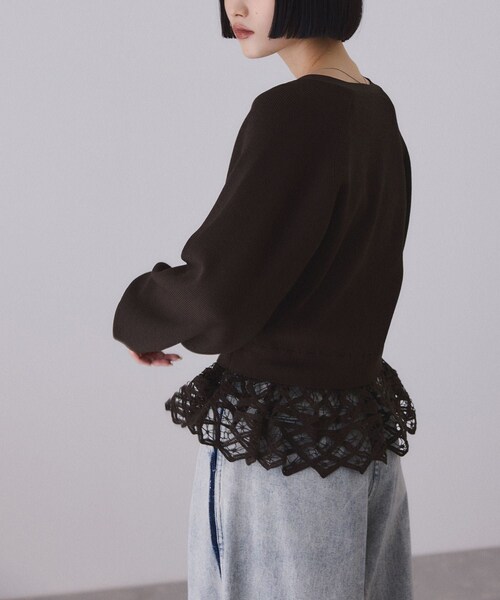 ADAM ET ROPE'（アダムエロペ）の「バテンレースコンビニットカーディガン（カーディガン/ボレロ・レディース・ブラック/ダークブラウン/キナリ・F）」の9枚目の写真