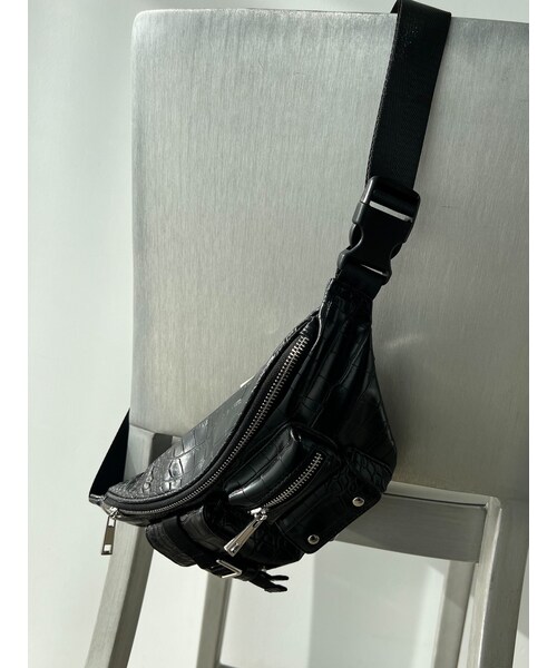 EMODA（エモダ）の「ボディポーチバッグ（ボディバッグ/ウエストポーチ・レディース・ブラック/シルバー・F）」の2枚目の写真