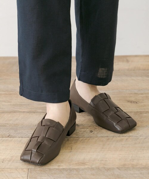 URBAN RESEARCH Sonny Label（アーバンリサーチサニーレーベル）の「グルカスクエアフラットパンプス（パンプス・レディース・ブラック/ブラウン・S/M/L）」の13枚目の写真