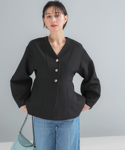 URBAN RESEARCH ROSSO（アーバンリサーチロッソ）の「『WEB限定』デザインボタンペプラムツイルジャケット（ノーカラージャケット・レディース・IVORY/BLACK・Free）」の16枚目の写真