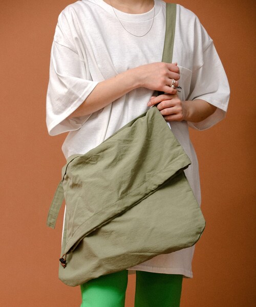 URBAN RESEARCH(アーバンリサーチ)の「RELAX FIT イージーバッグ(その他雑貨・メンズ・WHITE/レンガ/BROWN/L OLIVE/GREEN/NAVY/CHARCOAL/BLACK/PINK/BEIGE/YELLOW・FREE)」の6枚目の写真