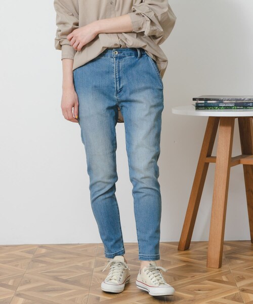 URBAN RESEARCH Sonny Label（アーバンリサーチサニーレーベル）の「MONAME　NEW RELAX TAPERED（デニムパンツ・レディース・LIGHTBLUE・XS/S/M）」の4枚目の写真