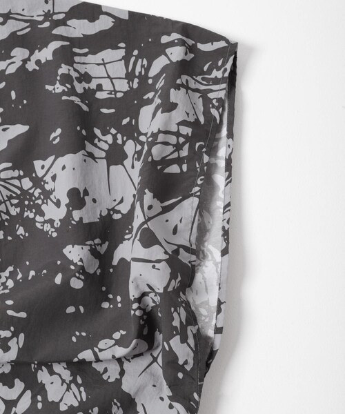 EKAL(エカル)の「mountain research Splatrail Poncho(レインコート/ポンチョ・メンズ・Gray CCL・One)」の10枚目の写真