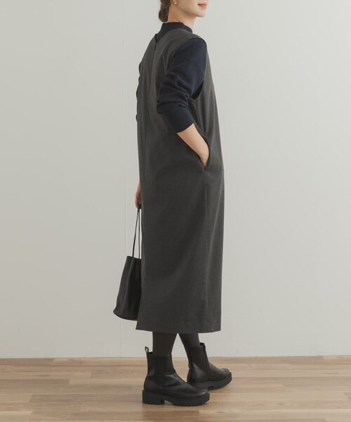 『UR TECH』ストレートラインジャンパースカート