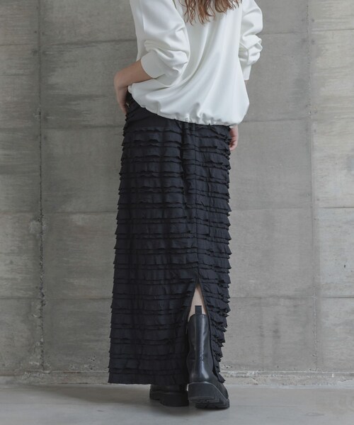 URBAN RESEARCH Sonny Label（アーバンリサーチサニーレーベル）の「『WEB限定』カットフリルナロースカート（スカート・レディース・ブラック・S/M/L/TALL）」の4枚目の写真