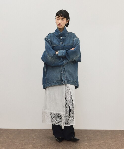 ADAM ET ROPE'(アダムエロペ)の「【WEB限定】スタンドネックデニムジャケット(デニムジャケット・レディース・ブルー/サックス・F)」の4枚目の写真