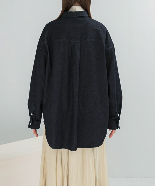 URBAN RESEARCH ROSSO（アーバンリサーチロッソ）の「『WEB限定』デニムオーバーシャツ（シャツ/ブラウス・レディース・INDIGO/FOG PINK・Free）」の11枚目の写真