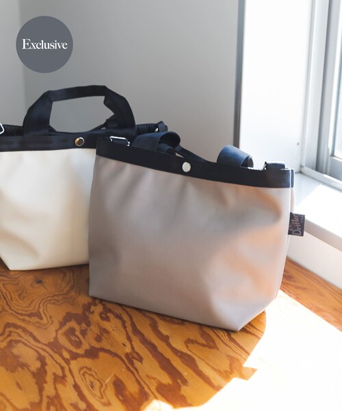 URBAN RESEARCH DOORS(アーバンリサーチドアーズ)の「『別注』DRIFTER×DOORS 2WAY BAG(ハンドバッグ・レディース・BLACK/IVORY/CEMENT・One)」の4枚目の写真