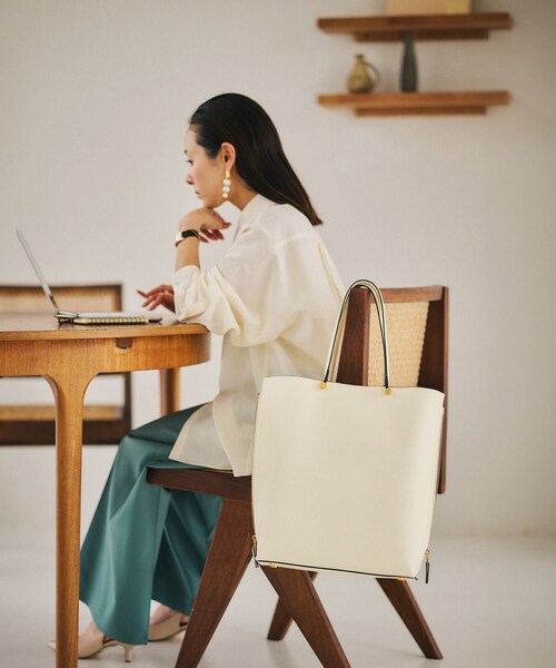 ROPE'（ロペ）の「【E'POR】Y BAG Large【通勤】【A4対応】（トートバッグ・レディース・オフホワイト/キナリ・F）」の4枚目の写真