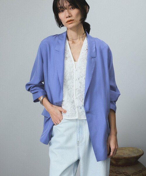 ADAM ET ROPE'（アダムエロペ）の「[25SS]GENTLE SILK ジャケット【セットアップ対応・洗える】（テーラードジャケット・レディース・ブラック/ベージュ/ブルー・F）」の3枚目の写真