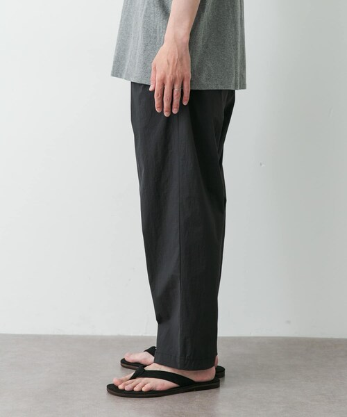 URBAN RESEARCH DOORS（アーバンリサーチドアーズ）の「STILL BY HAND　ナイロンテーパードパンツ（その他パンツ・メンズ・BLACK/CHARCOAL/GREIGE・44/46/48）」の7枚目の写真