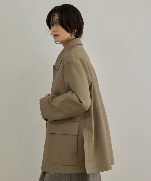 ADAM ET ROPE'(アダムエロペ)の「ラムレザーカバーオール / セットアップ対応(カバーオール・レディース・ダークブラウン/ベージュ・F)」の7枚目の写真