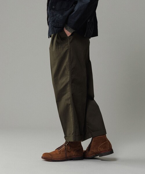 ADAM ET ROPE'(アダムエロペ)の「【撥水】ワンプリーツ クロップドシルエット チノパンツ(チノパンツ・メンズ・ベージュ/カーキ/ネイビー・L/M)」の9枚目の写真