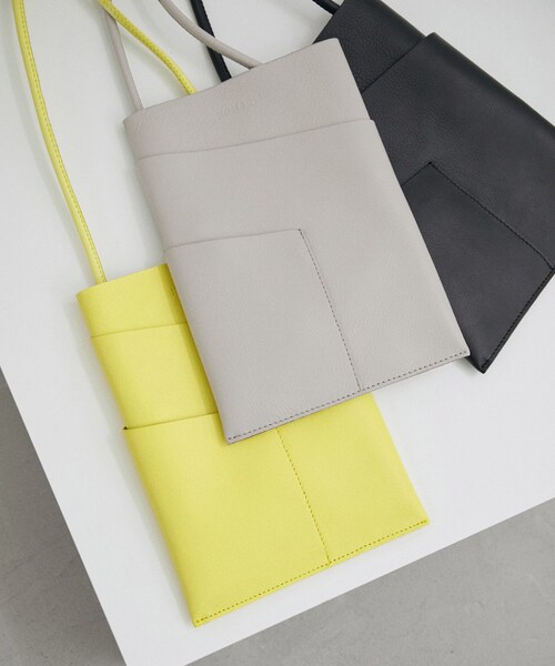 ADAM ET ROPE'（アダムエロペ）の「【NOMADIS】MERRY Petit（ショルダーバッグ・レディース・ブラック/ライトグレー/イエロー・F）」の8枚目の写真