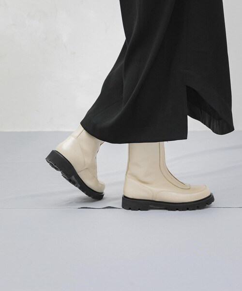 URBAN RESEARCH（アーバンリサーチ）の「『25周年別注』CAMINANDO　CENTER ZIP BOOTS（ブーツ・レディース・BLACK/別注IVORY・6/7/8）」の12枚目の写真