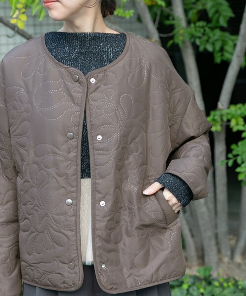 ITEMS URBANRESEARCH(アイテムズ アーバンリサーチ)の「ノーカラー中綿ブルゾン(ノーカラージャケット・レディース・BLK/BEG/BRN・FREE)」の14枚目の写真