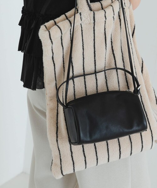 URBAN RESEARCH（アーバンリサーチ）の「LEATHER SQUARE SHOULDER（ショルダーバッグ・レディース・IVORY/BLACK・-）」の11枚目の写真