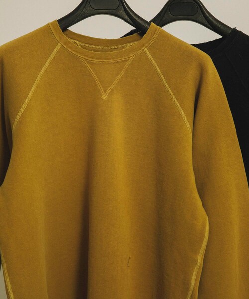 URBAN RESEARCH(アーバンリサーチ)の「A PRESSE Vintage Double V Sweatshirt(スウェット・メンズ・BLACK/GOLD・2/3)」の8枚目の写真