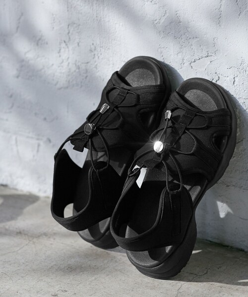 ROPE' PICNIC(ロペピクニック)の「アジャスタースピンドルスニーカーサンダル/リンクコーデ(サンダル・レディース・ブラック/キナリ/ホワイト/ネイビー・L/M/S)」の6枚目の写真