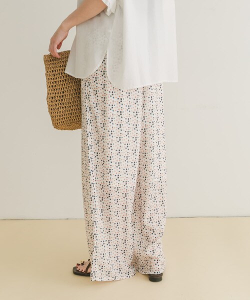 ITEMS URBANRESEARCH（アイテムズ アーバンリサーチ）の「ガライージーワイドパンツ（その他パンツ・レディース・NVY/MNT/WHT・FREE）」の21枚目の写真