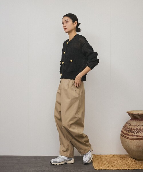 ADAM ET ROPE'（アダムエロペ）の「【WEB限定】2WAYミリタリータックカーゴパンツ［コットンブレンド］（カーゴパンツ・レディース・ベージュ/カーキ・F）」の8枚目の写真