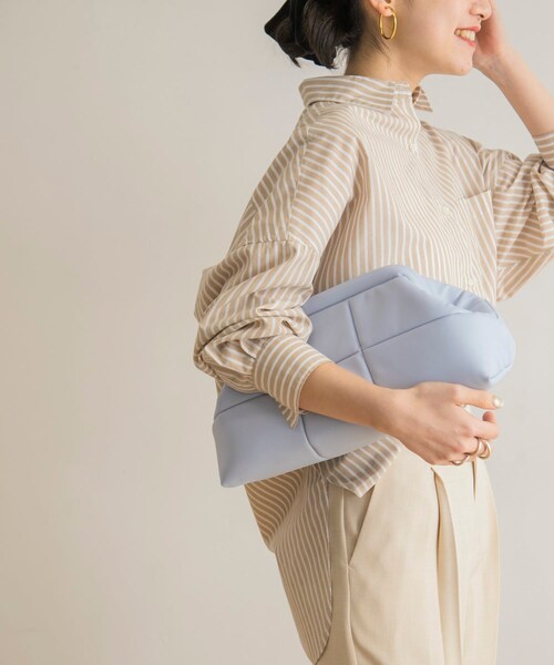 URBAN RESEARCH（アーバンリサーチ）の「ADD CULUMN　PUFF CLUCTH（クラッチバッグ・レディース・BLUE/BLACK・FREE）」の3枚目の写真