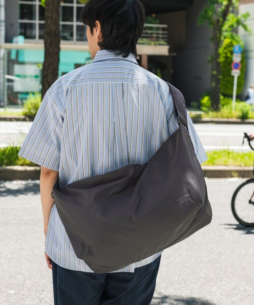 URBAN RESEARCH DOORS(アーバンリサーチドアーズ)の「『撥水』『別注』YAKPAK×DOORS SHOULDER BAG(ショルダーバッグ・メンズ・CHARCOAL 2/BLACK/GREIGE/CHARCOAL/GREIGE 2・-)」の21枚目の写真