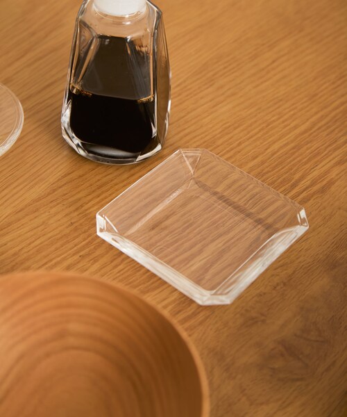 URBAN RESEARCH DOORS(アーバンリサーチドアーズ)の「岩澤硝子 江戸前醤油皿 角(食器・メンズ・Clear・-)」の1枚目の写真