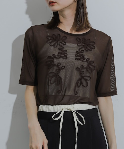 SENSE OF PLACE by URBAN RESEARCH（センスオブプレイスバイアーバンリサーチ）の「コードシシュウカットトップ（Tシャツ/カットソー・レディース・CHARCOAL/IVORY/BROWN・one）」の3枚目の写真