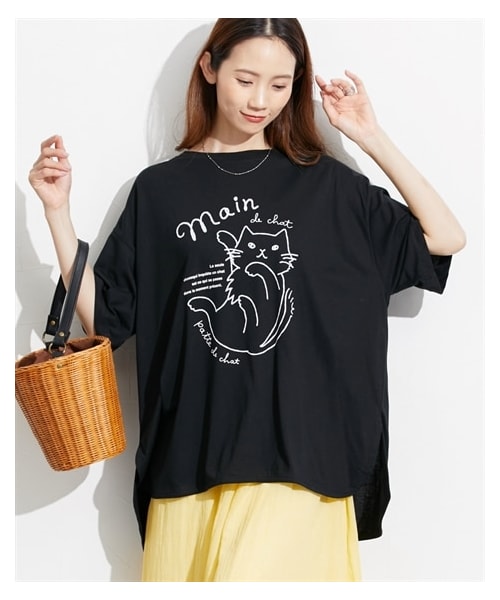 nissen（ニッセン）の「＜大きいサイズ＞５分袖ビッグシルエットプリントチュニックＴシャツ（吸汗速乾）（薄手素材）（Tシャツ/カットソー・レディース・ブルー(スニーカー)/ライトグリーン(カレッジ)/ダスティピンク(リス)/オートミール(フォト)/黒(ネコ)/黒(アメカジ)/オートミール(パンダ)/ブルーグリーン(オーシャン)/グレー(ナンバーロゴ)/ネイビー(フレンチロゴ)/パープル(ネコ)/エメラルド(オーシャン)/オフホワイト(レモン)/くすみピンク(フロントロゴ)/ベージュ(スクエアロゴ)/黒(ハート)/ライトグレー(パンダ)/ライトブルー(アイスクリーム)/ネイビー(手描き風アート)/チャコール(フロントロゴ)・L~LL/3L~4L/5L~6L/8L/10L）」の4枚目の写真