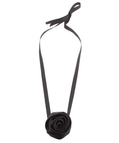 jouetie（ジュエティ）の「サテンローズモチーフチョーカー（ネックレス・レディース・オフホワイト/ブラック・F）」の3枚目の写真