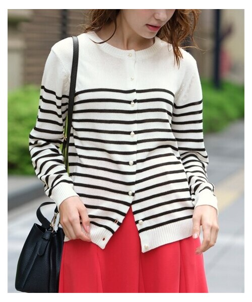 nissen（ニッセン）の「大きいサイズ  パール調ボタンニットカーディガン（カーディガン/ボレロ・レディース・オフホワイト×黒ボーダー/コーラルオレンジ/ネイビー・L/LL/3L/4L/5L/6L/8L/10L）」の8枚目の写真