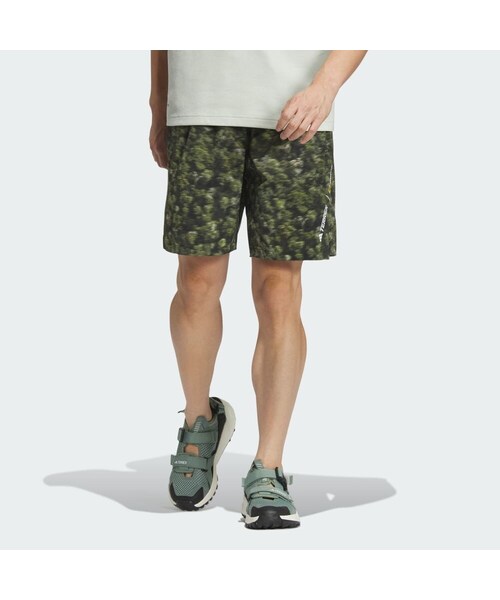 adidas（アディダス）の「ナショナル ジオグラフィック Aeroready 総柄プリントショーツ（パンツ・メンズ・グリーン/シルバーペブル/グレーフォー/グレー・J/S/M/L/XL/2XL/3XL/S/J/XS/2XS/XS/4XL/5XL/6XL/J/2XS/J/4XL/J/5XL）」の2枚目の写真