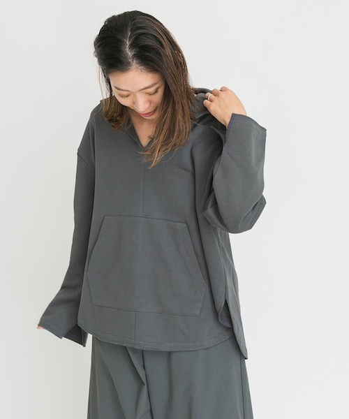 EKAL（エカル）の「EKAL　レイクショアキーネックフーディー（パーカー・レディース・カーキ/ベージュ/チャコール・FREE）」の6枚目の写真