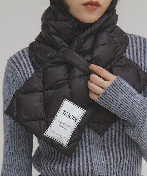 KBF（ケイビーエフ）の「TAION　CITY DOWN SCARF（マフラー・レディース・BLACK/G.BEIGE・One）」の4枚目の写真