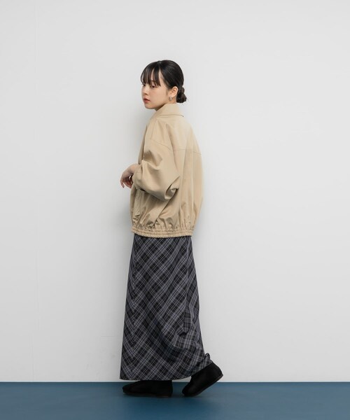 KBF（ケイビーエフ）の「ブライトZIPブルゾン（ブルゾン・レディース・BEIGE/D.NAVY・one）」の9枚目の写真