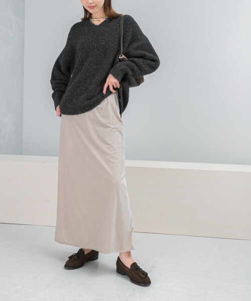 URBAN RESEARCH ROSSO（アーバンリサーチロッソ）の「ベロアロングスカート（スカート・レディース・GREIGE/BLUE・36/38）」の20枚目の写真