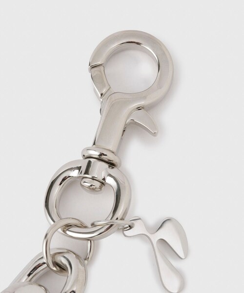 ADAM ET ROPE'（アダムエロペ）の「【HIDAKA/ヒダカ】CUT OVAL BRACELET（キーホルダー・メンズ・シルバー・L/M）」の5枚目の写真