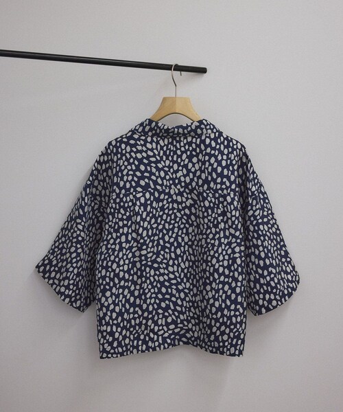 ADAM ET ROPE'(アダムエロペ)の「【BANANATIME(バナナタイム)】CROPPED HAWAIIAN SHIRT / クロップドハワイアンシャツ(シャツ/ブラウス・レディース・キナリ系/ネイビー系・S)」の11枚目の写真
