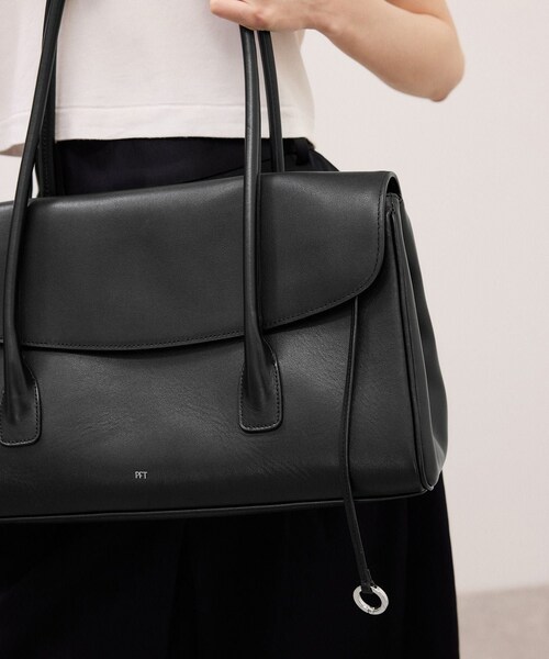 ADAM ET ROPE'（アダムエロペ）の「【PFT】Flap P Tote Bag（トートバッグ・レディース・ブラック/カーキ系・F）」の12枚目の写真