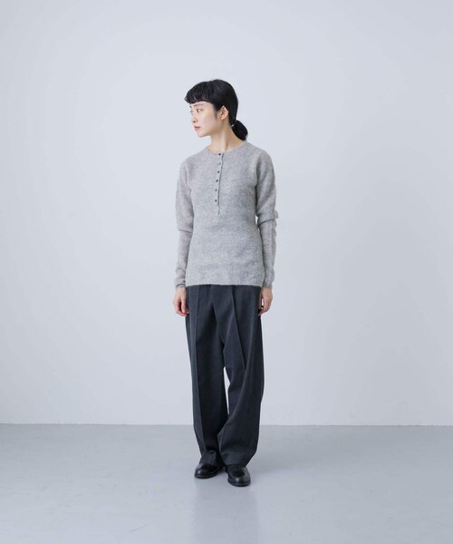 かぐれ(カグレ)の「YLEVE ALPACA KNIT HENLY NECK(ニット/セーター・レディース・FOG/OFF WHITE・1)」の13枚目の写真