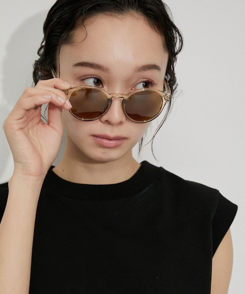 ADAM ET ROPE'（アダムエロペ）の「【WEB限定】・【定番人気】ボストンサングラス（サングラス・レディース・ブラック/グレー/ブラウン・F）」の5枚目の写真