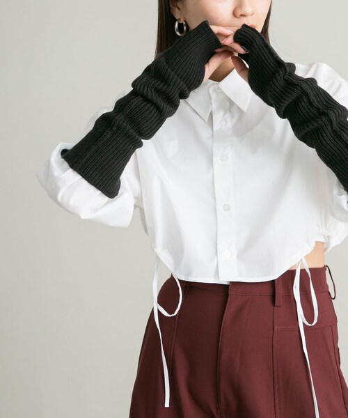 KBF（ケイビーエフ）の「スリットリブアームウォーマー（ベルト・レディース・BEIGE/CHARCOAL/CAMEL・one）」の6枚目の写真