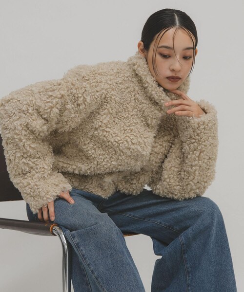 KBF(ケイビーエフ)の「フォルムボアジャケット(テーラードジャケット・レディース・SOY/MATCHA/GREIGE・One)」の1枚目の写真