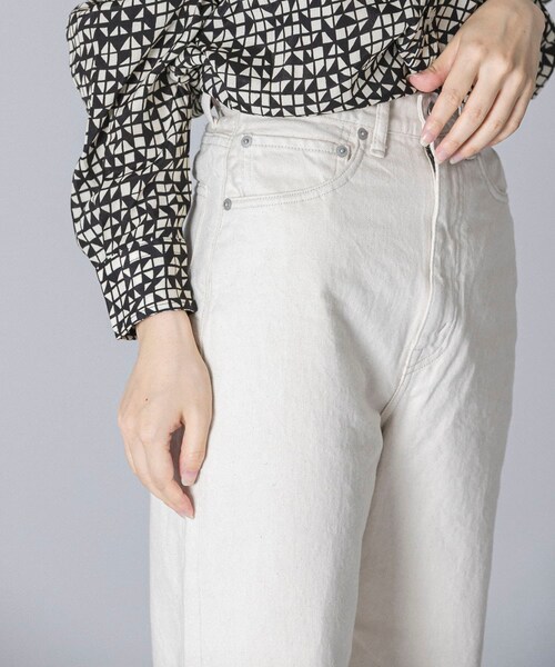 URBAN RESEARCH（アーバンリサーチ）の「KURO　OPTIMA DENIM（デニムパンツ・レディース・OFFWHITE・25/26/27）」の4枚目の写真