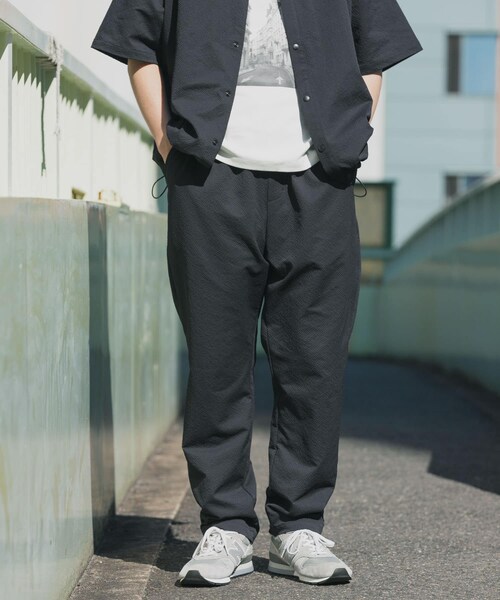 ITEMS URBANRESEARCH(アイテムズ アーバンリサーチ)の「『接触冷感/イージーケア/吸水速乾/撥水/防汚』高機能シアサッカー イージートラウザー(楽着シリーズ)(その他パンツ・メンズ・BLACK/BEIGE/L.BLUE・M/L)」の6枚目の写真