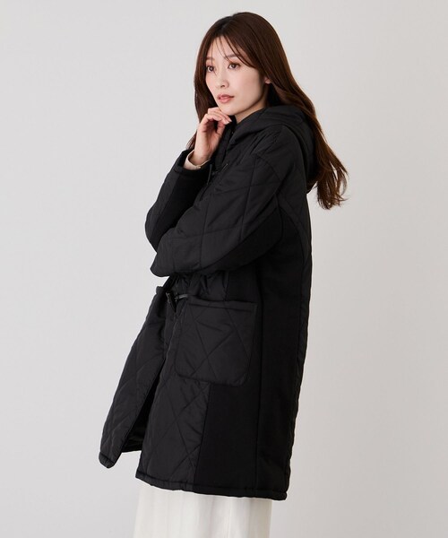 Jayro（ジャイロ）の「中綿キルトダッフルコート（ダッフルコート・レディース・ブラック/オフホワイト/ダークブラウン・M）」の7枚目の写真