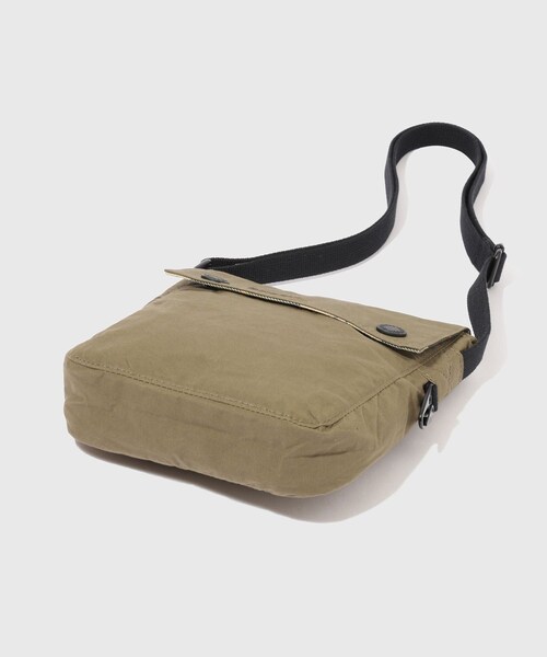 ADAM ET ROPE'(アダムエロペ)の「《別注》【Barbour/バブアー】EX TRANSPORT CROSSBODY BAG(ショルダーバッグ・メンズ・ブラック/カーキ・F)」の6枚目の写真