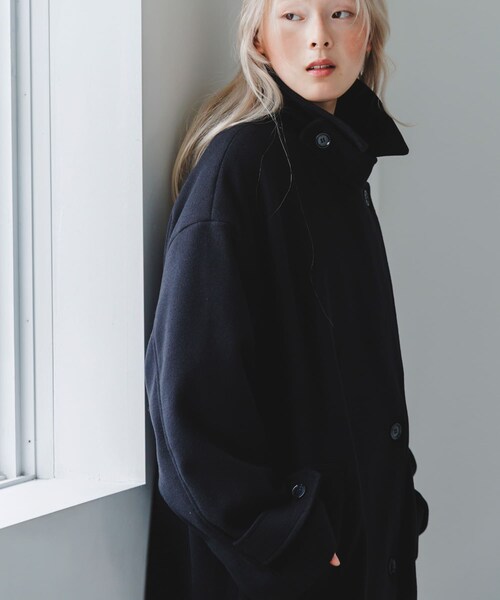 KBF（ケイビーエフ）の「BIGカラーミドルコート（テーラードジャケット・レディース・FOG BEIGE/BROWN/BLACK・one）」の8枚目の写真