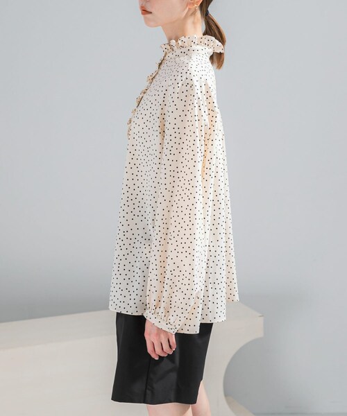 URBAN RESEARCH ROSSO（アーバンリサーチロッソ）の「『WEB限定』フリルスタンドカラーシャツ（シャツ/ブラウス・レディース・LIGHTBEIGE/BLACK/DOT・Free）」の14枚目の写真